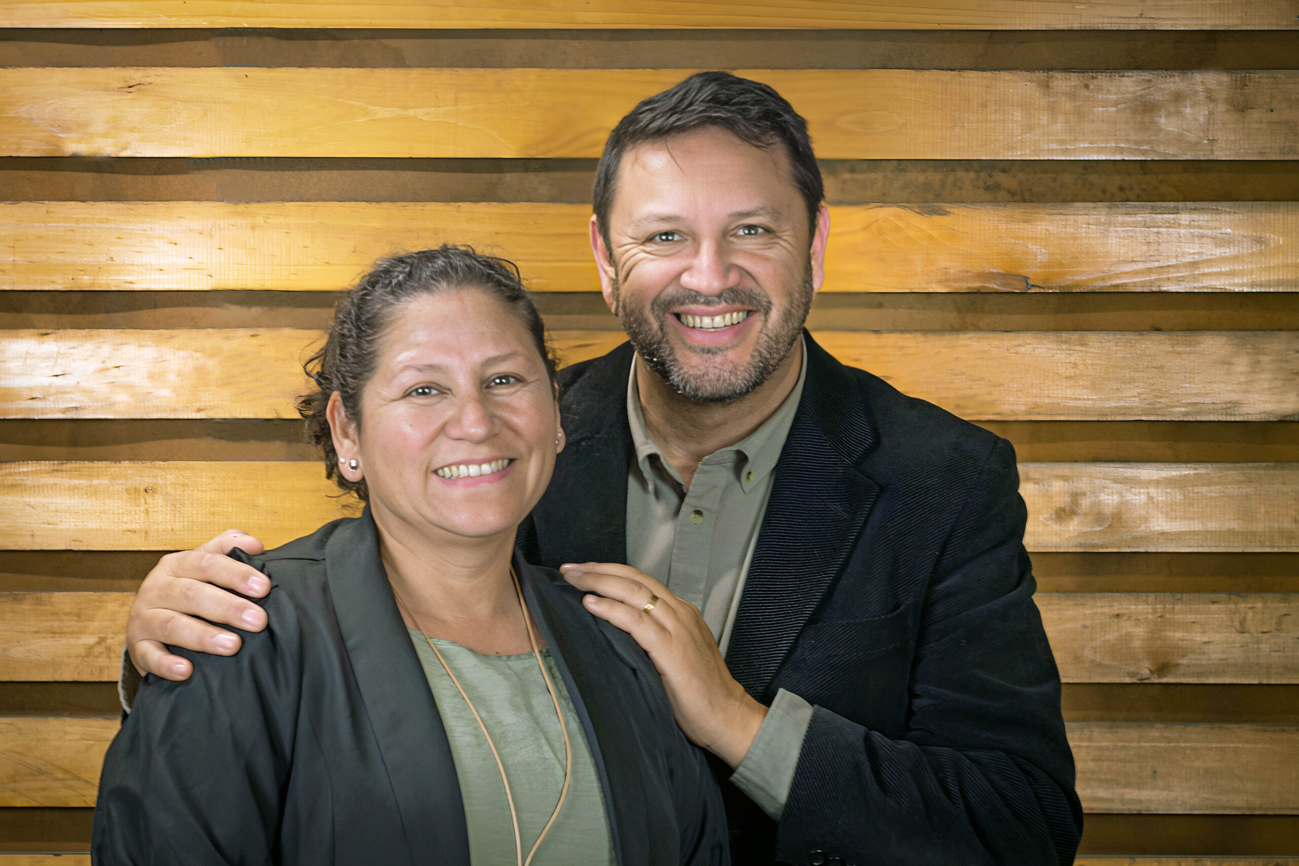 fotografía de los pastores fundadores de Generación de Fe, Juan Carlos Letelier y Claudia Flores.